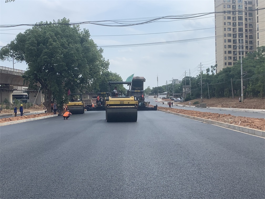 長沙太空金路橋材料有限公司,雙鋼輪壓路機(jī),福格勒瀝青攤鋪機(jī),AC系列,AF系列,SBS系列