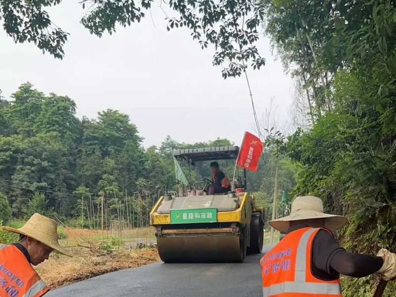 長沙太空金路橋材料有限公司,雙鋼輪壓路機,福格勒瀝青攤鋪機,AC系列,AF系列,SBS系列 長沙太空金路橋材料有限公司,雙鋼輪壓路機,福格勒瀝青攤鋪機,AC系列,AF系列,SBS系列